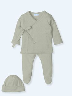 Brand: Macilusion Reference: BAS07V24 Composition: 100% cotton Description: Baby cotton outfit includes sweater, leggins and hat ECO ESSENTIALS Size Guide: Sizes small. Size +1 from European sizes Fitted Cotton Gray Set, Fitted Gray Cotton Set, Fitted Cream Sets For Winter, Cotton Outfit, Stroller Cover, Newborn Sets, Baby Nest, Beauty Case, Special Occasion Outfits