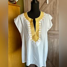 Shein Nwot White And Gold Trimmed Blouse. Cute Short Sleeved Blouse. Size Large White Split Neck Top For Summer, White Split Neck Top For Vacation, White Split Neck Blouse For Beach, White Cotton Top With Split Neck, White Cotton Split Neck Top, White Fitted Tunic Top, Fitted White Tunic Top, White Tunic Blouse For Vacation, White Fitted Tunic Blouse