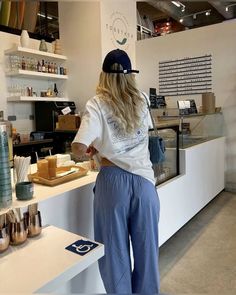 Linen Pants Outfits, Estilo Rachel Green, Striped Lounge Pants, Linen Pants Outfit, Pants Outfits, Swaggy Outfits, Mode Inspo, Spring Summer Outfits, Linen Pants