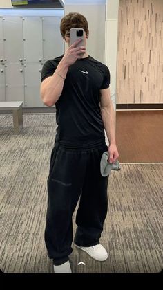 Oversized Tshirt Outfit Gym Men, Casual Clothes Men Aesthetic, Body Mens Aesthetics, Workout Style Men, Masc Gym Outfits, Athletic Outfits Men Gym, Gymshark Outfit Mens, Short Men Outfit Ideas, Man Gym Outfit