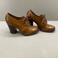 Frye Bootie Parker Oxford Style Women’s Size 10 Excellent Never Worn Condition. Leather Heels With Brogue Detailing For Fall, Classic Brown Heels For Fall, Oxford Booties, Oxford Style, Leather Western Boots, Leather Heeled Boots, Frye Boots, Vintage Boots, Black Leather Heels