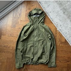 Marmot shell jacket from 2017. Jacket is nice and light, features a nice dark green nylon exterior, and synchable hood and hem for desired fit. Tagged Mens Medium. Fits fairly tts. Some flaws with lining on the hood but its not extreme. Measurements (In Inches - Laying Flat)  Chest: 22 Length: 28.5 Shoulder: 18.5 Sleeve Length: 26 As Always: Check all the photos, read the description carefully, and consult the measurements to make sure this piece is right for you. Message me with any questions p Military Style Windproof Windbreaker For Hiking, Military Windproof Windbreaker For Hiking, Military Style Waterproof Hiking Outerwear, Military-style Waterproof Outerwear For Hiking, Military Style Waterproof Outerwear For Hiking, Military Waterproof Outerwear For Hiking, Military Style Waterproof Parka For Outdoor, Waterproof Khaki Windbreaker For Outdoor Activities, Green Windproof Techwear Hooded Jacket