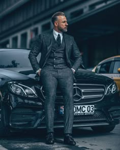 Men Luxury Lifestyle, Mode Poses, Classy Gentleman, Man Lifestyle, Ties Shoes, Anime Handsome