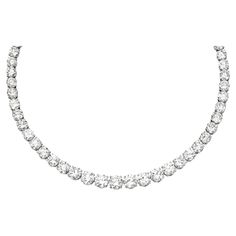 White Gold Karat 14K Four-prong setting riviera tennis necklace Graduated tennis necklace with round diamonds four-prong set. Necklace Stones, Diamond Tattoos, Diamond Mangalsutra, Diamond Pendant Sets, Diamond Tennis Necklace, Diamond Necklace Set, Von Dutch, Expensive Jewelry, Tennis Necklace