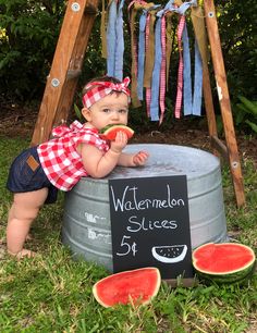 Watermelon Baby Photoshoot, Photoshoot Diy, Month Pictures, One Year Pictures, Baby Milestones Pictures, Watermelon Baby, Toddler Photoshoot, 1st Birthday Pictures