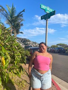 Plus Size Y2k Aesthetic, Tube Top Plus Size, Plus Size Beachy Outfits, Island Outfit Ideas Plus Size, Hot Weather Plus Size Outfits, Hawaii Plus Size Outfits, Plus Size Summer Aesthetic, Tube Top Outfit Plus Size, Plus Size Tube Top Outfit