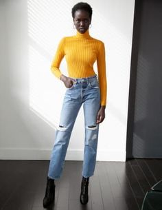 Black Model Off Duty, Cropped Jeans Outfits, International Model, Valentino Couture, Rihanna Style, Word Family, Inspo Looks, Casual Outfit Inspiration