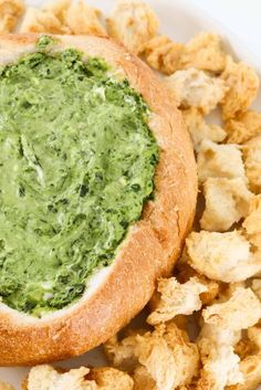 A round cob loaf hollowed out and filled with a green spinach dip. Cobb Loaf Dip, Spinach Cob Loaf, Warm Spinach Dip, Cob Dip, Cobb Loaf, Spinach Filling, Cob Loaf, Cream Cheese Spinach, Creamy Spinach Dip