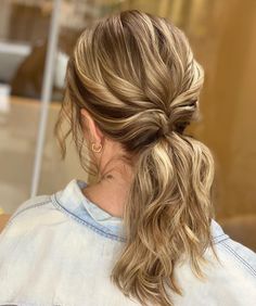 SOFISTICAÇÃO E ELEGÂNCIA 🍃 Penteado rabo de cavalo despojado feito pela nossa profissional @alessandra.dornelles_ Agende já seu horário!! April 15, Wedding Beauty, Pre Wedding, Hairstyles, Hair Styles, Hair, On Instagram, Beauty, Instagram