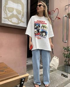 Oversized Vintage Tshirt Outfit, Pink Tshirt Outfit Aesthetic, Big T Shirt Outfits Street Style, Long Tshirt Outfit, Summer Tshirt Outfits, Big T Shirts, Big Shirt Outfits, Big Tshirt Outfit, Big T Shirt Outfits