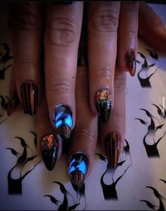 Trendy Fall Nail Designs, Sparkly Nail Polish, Halloween Nail Art Tutorial, Sparkle Nail Designs, Trendy Nail Polish, Halloween Nails Diy, Simple Fall Nails, Fall Nail Trends