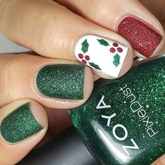 Chic Pursuit, Christmas Nail Art Easy, Holiday Nails Christmas, Colorful Nail Art, Nail Colors Winter, Christmas Nails Easy, Holiday Nail Art, Nails Red