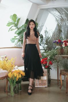 Long Skirt Fashion, Long Skirt Outfits, Feminine Outfit, Looks Vintage, Modest Outfits, Asian Fashion, Fashion Classy, Stylish Dresses