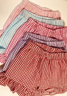 Things To Sew For Friends, Gingham Sewing Projects, Sewing Inspo Aesthetic, Gingham Clothing, Patchwork Clothes Scrap Fabric, Gingham Clothes, Gingham Shorts Outfit, Gingham Aesthetic, Dress Summer Aesthetic