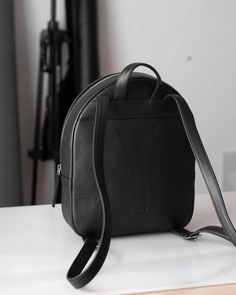 Our classic leather backpack is a timeless and stylish choice for everyday use. Made from premium quality leather, this backpack offers durability, comfort and a sleek look. The straps are comfortable and adjustable, and the leather adds a touch of elegance to any outfit. It's perfect for work, travel, and casual outings, as well as for students. With its classic design, it will be a reliable companion for years to come. It's available in a variety of colors to match your personal style and pref On-the-go Smooth Grain Leather Backpack, Classic Everyday Backpack With Adjustable Strap, Classic Backpack With Smooth Grain For Everyday Use, Classic Leather Backpack With Smooth Grain For On-the-go, Classic Leather Backpack With Smooth Grain For Everyday Use, Classic Leather Backpack For School With Soft Leather, Everyday Leather Backpack With Smooth Grain, Classic Leather Backpack With Leather Lining For On-the-go, Daily Use Leather Backpack With Smooth Grain