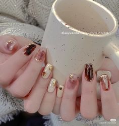 Nail Art Coklat, Classy Nail Art Ideas, Elegant Touch Nails, Fancy Nail Art, Band Nails, Gel Toe Nails, Elegant Nail Art, Hello Nails, Hippie Nails