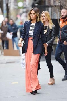 15 office-friendly outfit ideas for spring and summer at work: Look Working Girl, Celebrity Casual Outfits, Daily Outfit Inspiration, Chique Outfits, Office Outfits Women, Summer Work Outfits, Celebrity Street Style, Star Style, Business Outfit