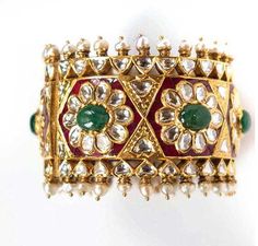 Mughal Art Jewellery, Mughal Era Jewellery, Bollywood Style Jeweled Wedding Bangle, Jadau Bangles Uncut Diamond, Elegant Bangles, Jadau Bangles, Rajasthani Jewelry, Jadau Kada, Indian Bracelets