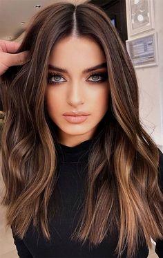 Rambut Brunette, Hair Color Crazy, Brunette Balayage Hair, Dye Colors, Brown Hair Balayage, Highlights Brown Hair, Blonde Hair With Highlights, Brown Blonde Hair, Brown Hair With Highlights