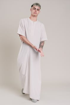 Short Sleeve Thobes perfect for the hot summer days! #CaveThobes #jubbas #Summer #Ramadan # Mens Cloth, Kaftan Outfit, Muslim Men Clothing, Ootd Lebaran, Textile Fashion, Muslim Style, Mens Kurta Designs, Men's Kurta, Clothing Guide