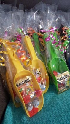 plastic utensils are lined up on the back seat of a car with candy in them