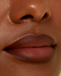 Mekap Mata, Lipstick For Dark Skin, Makeup For Black Skin, Lip Makeup Tutorial, Brown Skin Makeup, Smink Inspiration, Dark Lips, Dark Skin Makeup, Makeup For Black Women