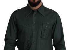 DOLCE & GABBANA Absolutely stunning, 100% Authentic, brand new with tags Dolce & Gabbana casual shirt. The model has a classic neck, short sleeves and a button down closure. Model: Button down shirt Fitting: Slim fit Material: 100% Flax Color: Dark Green Front button closure Logo Details Made in Italy Slim Fit Casual Shirts, Modern Gentleman, Green Button, Guess Jeans, Dolce & Gabbana, Casual Shirt, Casual Boots, Jean Coat, Gentleman