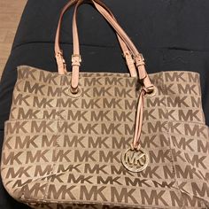 Brown Mk Shoulder Bag Mk Shoulder Bag, Tan Leather Bag, Mk Wallet, White Backpack, Bags Michael Kors, Michael Kors Crossbody Bag, Michael Kors Shoulder Bag, Michael Kors Purse, Brown Shoulder Bag