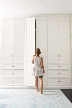 Looking to build your own custom DIY closet with drawers, shelves, hanging space and more? Our DIY closet plans & guide takes you through it easy as 1-2-3! Cabinet Closet Design, Room Cabinets Bedrooms, Cabinetry Bedroom, Closet With Desk, Build In Wardrobe Ideas, Wardrobe Closet Design, Florida Interiors, Built In Bedroom Cabinets, Small Bedroom Wardrobe