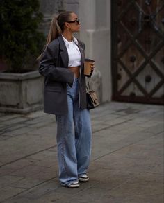 Casual Classy Outfits, Autumn Fall Aesthetic, Look Jean, Daily Fashion Inspiration, City Outfits, Paris Outfits, Autumn Street Style, Fall Aesthetic