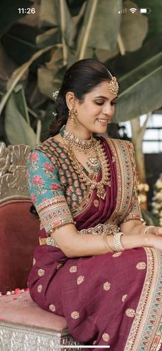 Gadwal Saree Blouse Designs, Sabyasachi Sarees Blouse, Marriage Hairstyle, South Bride, Pellikuthuru Decor, Chiffon Saree Party Wear, Blouses Pattern, Saree Inspiration, Saree Function