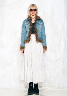 This Y2K vintage jacket with its faux fur lining is a flashback to the early 2000s. Slip into this denim piece and feel like a fashion-forward time traveller without the drama of Y2K computer glitches. Features: - removable faux fur lining - two pockets - button closure - 100% cotton - lined Every item we manage is cleaned and, when necessary, repaired, ensuring it arrives to you in top condition. Our model, Aliz is 172 cm / 67.1" tall and she's a size S. Size: S / US 4 / UK 8 / IT 40 Other size Y2k Computer, Y2k Denim Jacket, Time Traveller, Faux Fur Top, Fairycore Grunge, Jean Vintage, Y2k Denim, Y2k Jeans, Vintage Jacket