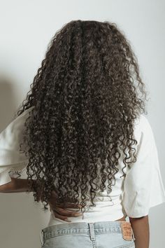 The carefree, effortless, naturally curly hair extensions you can run your fingers through, our ‘So Curly’ texture is our take on the 3a-3b curl pattern hair type. Warm-weather-approved and hailed as a vacation staple, our So Curly extensions will make the perfect addition to your hair-drobe if you're looking for extensions that can be heat styled, pressed bone straight, & even dyed while maintaining its luster & curl pattern. But, of course, keep heat styling to a minimum to preserve your curls Long Layered Curly Hair, Mixed Girl Hairstyles, 3a Hair, Kanekalon Hair, Curly Extensions, Pattern Hair, Kanekalon Hairstyles, Naturally Curly Hair, Heat Styling