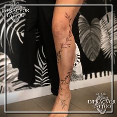 One of my clients wanted me to make a floral ornament on her legI drew these leaves directly on the skin and then tattooed themHere is the result. Leg Tattoo Black Women, Leg Tattoo Black, Ornamental Leg Tattoo, Vine Leg Tattoo, Vine Wrap Tattoo, Vine Foot Tattoos, Wrap Around Tattoo, Full Leg Tattoos