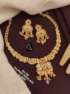 Description :- Rajwadi Gold Plated Jewellery Set /South Indian Necklace / Choker Necklace / Choker Set/ Bollywood Jewelry/ Indian Jewelry/ Tempal Jewelry Gift yourself a royal look with this perfectly crafted Juda set from Manalisstudio. Crafted with high quality stones and pearls, it is impressive in design. The green enamel artwork adds perfect texture to the design. Perfect for weddings and festivities, this antique Juda should be put on with your favorite sari or lehenga. 100% Satisfaction. Tempal Jewelry, South Indian Necklace, Gold Plated Jewellery, Indian Necklace, Bollywood Jewelry, Choker Set, Gold Necklace Set, Jewelry Indian, Gold Necklace Designs