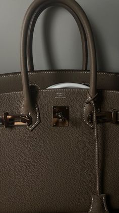 Hermes Fashion, Luxury Bags Collection, Ootd Summer, Pretty Bags, Brown Aesthetic, Hermes Bags, Arm Candy, Hermes Birkin, Old Money