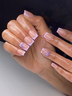 Nunca foi tão simples se tornar uma Expert em unhas. Especialização em Cutilagem, Esmaltação e Alongamento Avançado! Aprenda como fazer unhas de diva! Short Lilac French Nails, Lavender Frenchies Nails, Short Square Lilac Nails, Simple Nail Extension Design Square, Short Square Nail Designs Purple, Light Purple French Tip Nails Short, Purple Tip Nails Square, French Nails With Purple Tips, Square Shape French Tip Nails