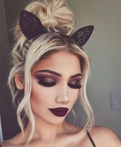 cat ears. halloween makeup. costume. Cat Halloween Makeup, Halloweenský Makeup, Scene Girl, Dark Makeup, Winged Liner, Halloween Make