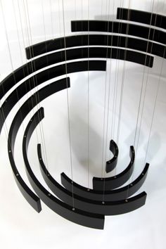 an image of a musical instrument with strings arranged in the shape of a circle on a white background