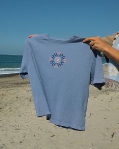 Vintage hawaiian t-shirt print. Boxy fit. Made in California with stoke. Women's surf apparel. 90's surf design. Blue Beachy Cotton T-shirt, Blue Cotton Beachy T-shirt, Surf Clothes, Surf Hoodies, Surf Apparel, Gifts For Surfers, Surf Tee, Surf Shirt, Surf Tshirt