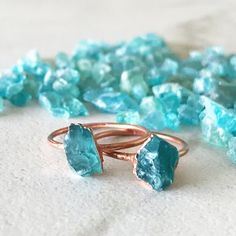 Raw blue apatite stones are electroformed with pure copper, creating the perfect everyday ring with an edge.This listing is for ONE ring. Each ring is made by hand and electroformed for about 12 hours, allowing a unique copper design to develop and encase the stone. Rings are then buffed, polished and sealed with a protective layer to maximize luster, keep the bright and clean rose gold tone, and help prevent potential tarnishing and skin discoloration that can occur on some people who wear copp Blue Apatite Crystal, Apatite Ring, Raw Stone Jewelry, Copper Crystal, Raw Gemstone Jewelry, Apatite Stone, Raw Stone Ring, Electroformed Jewelry, Blue Stone Ring