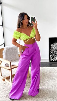 Colourblock Outfit, Colour Blocking Outfit, Neon Outfit Ideas, Barbiecore Outfit, Color Blocking Outfits, Elegante Casual, Colourful Outfits, Festival Outfit