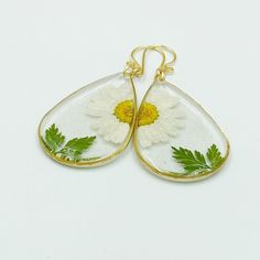 Original real flower earrings made real daisy and leaf, encased in resin in the teardrop gold plated. A truly special and beautiful way to bring nature with you wherever you go! The earrings are LIGHTWEIGHT! Dainty gift for her. When buying my jewelry you may be sure it is original and truly one of a kind ♥ I T E M ~ D E T A I L S: * Lenght: 2.7 inch * Wide: 1.2 inch * Drop length: 1.9 inch * Materials: UV resin, real pressed flower, gold filled wire, gold plated, nickel free. ♥ GIFT IT Jewelry Nature-inspired Teardrop Earrings With Pressed Flowers, Nature-inspired Teardrop Birth Flower Earrings, White Pressed Flowers Earrings, Teardrop Jewelry With Pressed Flowers, White Earrings With Pressed Flowers, Botanical Style Gold Resin Jewelry, White Resin Earrings With Pressed Flowers, White Pressed Flower Drop Earrings, White Pressed Flowers Drop Earrings