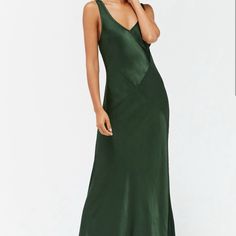 Arden Full-Length Maxi Dress With Deep V-Neck Size: Xs Color: Emerald - Gorgeous Dark Gree Fit: - I Consider This Quite Large For An Xs. I’d Consider This A Large Small/ In Between A Small & Medium - For Reference, I’m 5’8, About 125 Pounds, And Usually Wear A Size 2 Bottoms. - 59” Long From Shoulder To Bottom; 15” To 17” Pit To Pit (Fabric Allows For Movement) - Fabric Is Soft And Slippery So It Can Pucker At The Seams (Pictured) But This Isn’t And Issue When I’m Heavier And My Butt/Hips Were B Green V-neck Maxi Dress For Night Out, Green V-neck Dress For Date Night, Fitted Green V-neck Slip Dress, V-neck Slip Dress For Date Night, Spring V-neck Bias Cut Maxi Dress, V-neck Bias Cut Maxi Dress For Spring, Elegant Green V-neck Slip Dress, Chic Green V-neck Slip Dress, Summer V-neck Bias Cut Maxi Dress