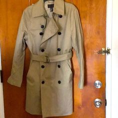 Double-Breasted Trenchcoat In Thick Cotton Twill. Collar With Adjustable Storm Tab And Concealed Hook-And-Eye Fastener At Front. Shoulder Tabs With Decorative Button, Semi-Attached Yoke At Front And Back, Side Pockets, And Two Inner Pockets. Adjustable Belt At Waist With Buckle. High Vent At Back With Concealed Fastening. Lined. Size 36r Never Worn Fitted Khaki Outerwear For Business, Fitted Khaki Outerwear For Business Casual, H&m Double-breasted Workwear Outerwear, Winter Gabardine Button-up Outerwear, H&m Double-breasted Winter Outerwear, H&m Double-breasted Fall Outerwear, Business Khaki Outerwear With Double Button Closure, H&m Collared Fall Outerwear, H&m Button-up Outerwear For Work