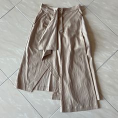 New With Tags Never Worn Material: 68% Cupro Size 36 (4) Have Side Pockets Bought It In Saks Fifth Avenue White Linen Skirt, Ruched Midi Skirt, Silk Midi Skirt, Midi Denim, Orange Skirt, Brown Skirts, Floral Midi Skirt, Midi Length Skirts, Faded Denim