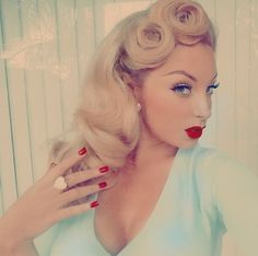 Pinup hair and makeup New Look Ideas, Pin Curl, Pinup Hair, Vintage Meets Modern, Classic Lifestyle, 50s Hairstyles, Pin Up Looks, 1940s Hairstyles, Glamour Vintage