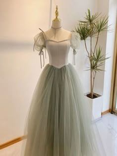 Sage Green Prom Dress, Look Gatsby, डिजाइनर कपड़े, Green Formal Dresses, Green Evening Dress, Prom Dress Ideas, Prom Dress Inspiration, فستان سهرة, Pretty Prom Dresses