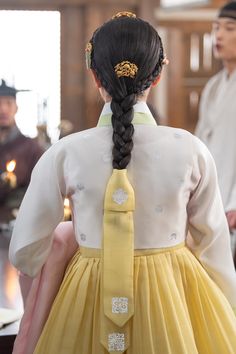 Korean Hair Traditional, Traditional Korean Hairstyle, Hanbok Wedding Dress, Hanbok Hair, Traditional Asian Dress, Korean Traditional Clothing, Traditional Hairstyle, Korean Accessories, Korean Traditional Dress