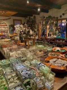 Crystal Room, Crystal Healing Stones, Witch Aesthetic, Crystal Shop, Pics Art